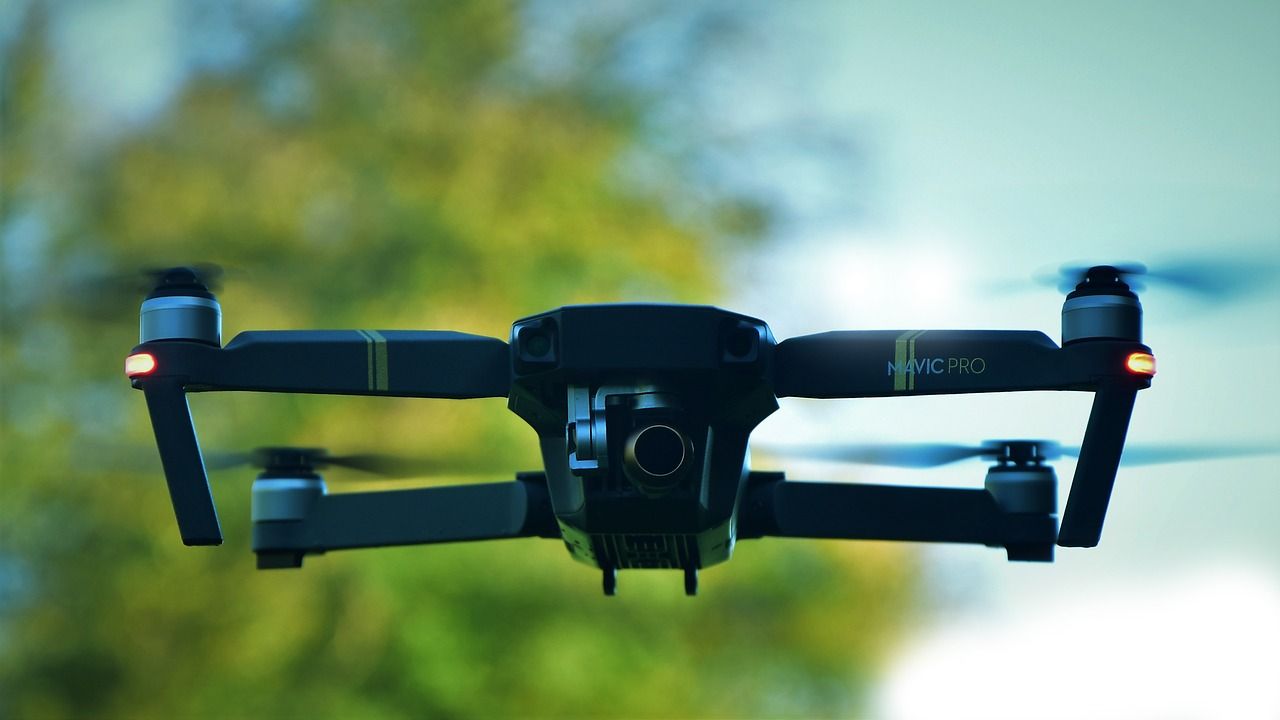 Jakie akcesoria przydadzą się do drona