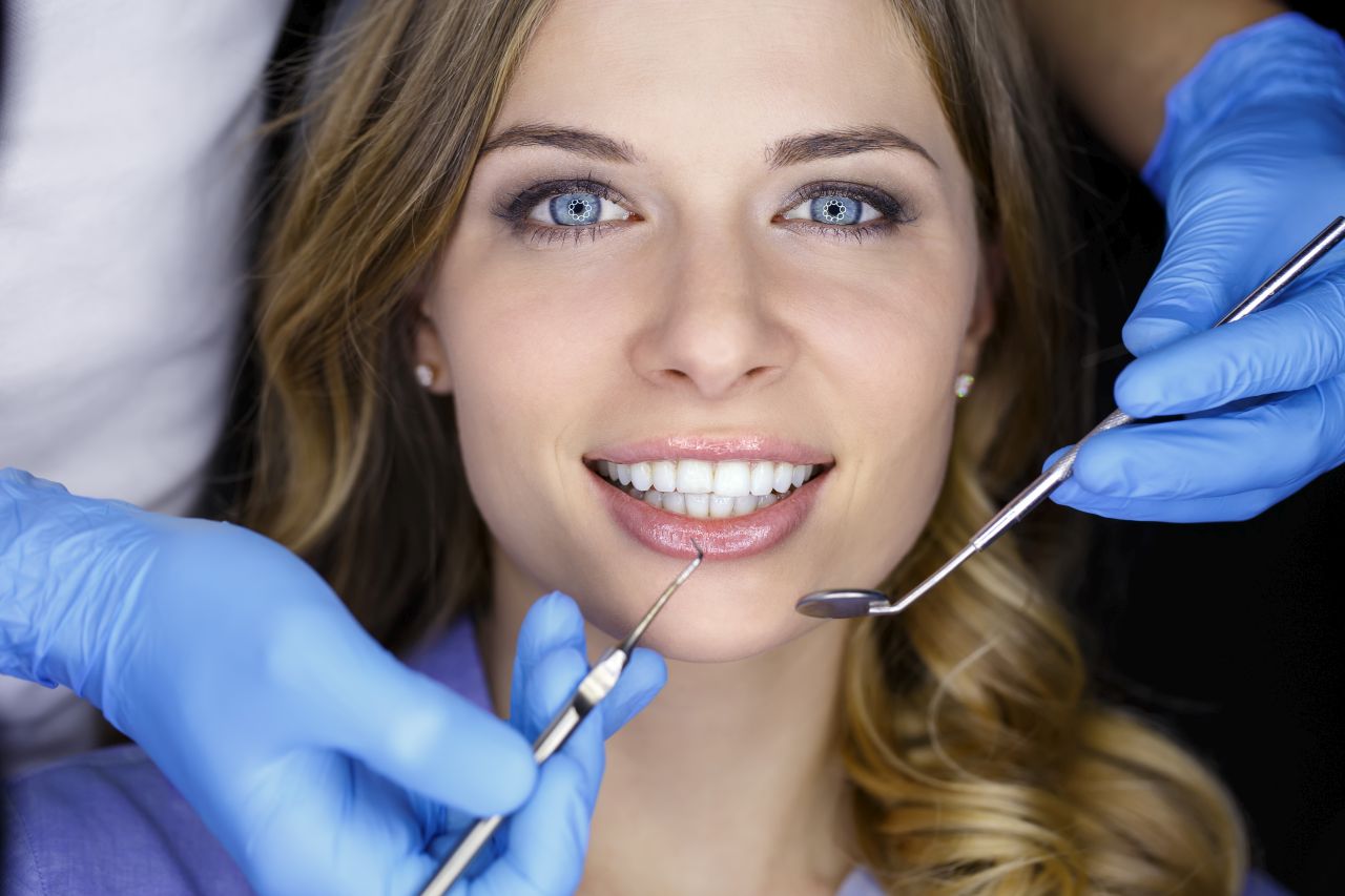 Jak zakładane są implanty zębowe?
