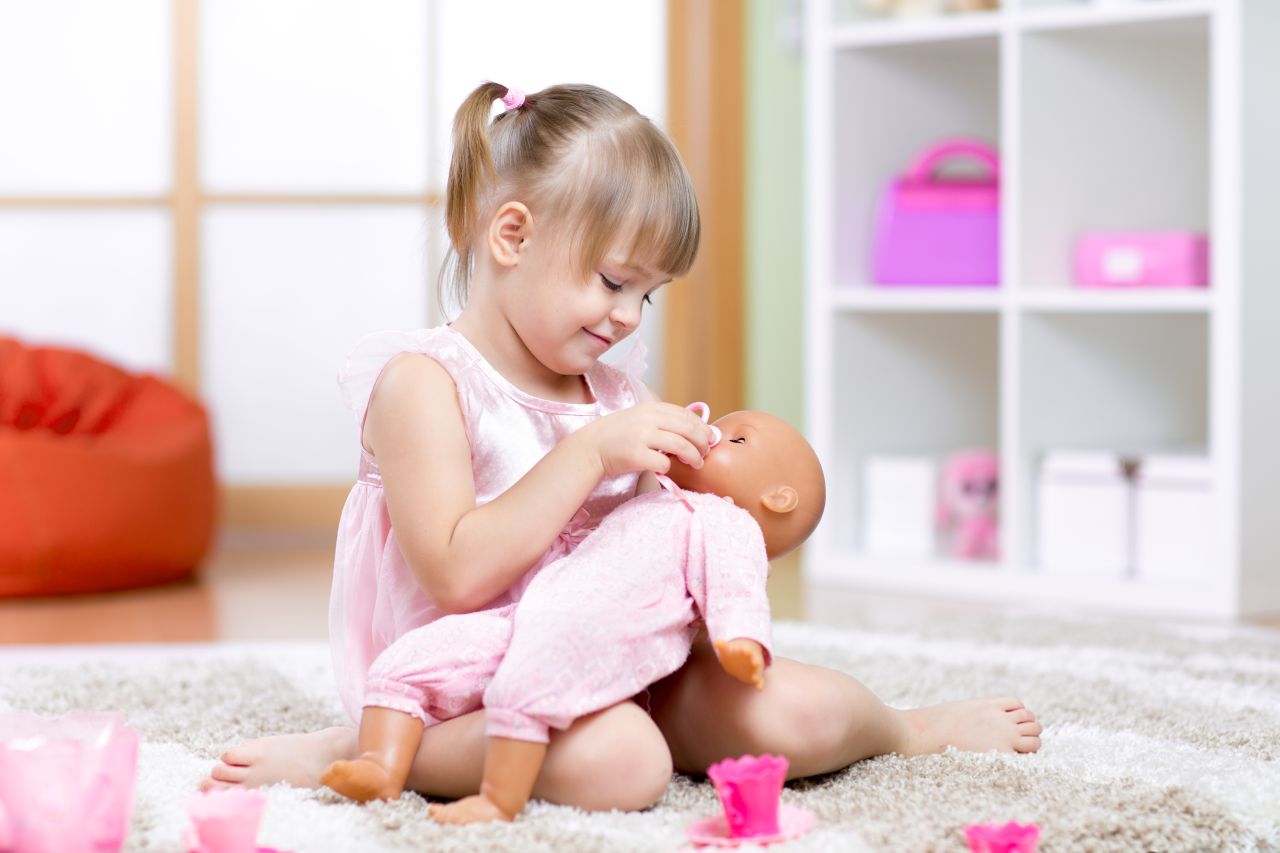 Jakie akcesoria i zabawki sprawdzą się dla 2-letniego dziecka?