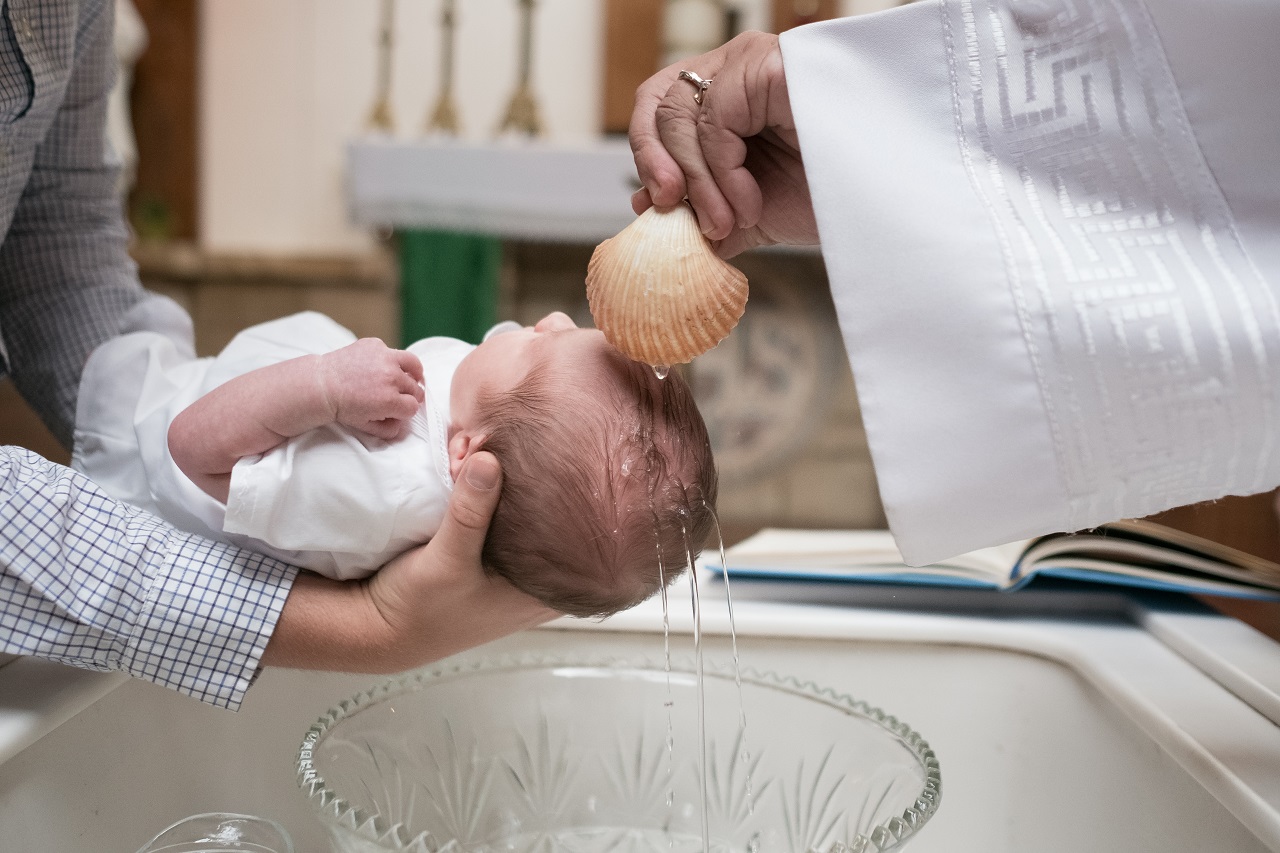 Jaka powinna być świeca do chrztu?