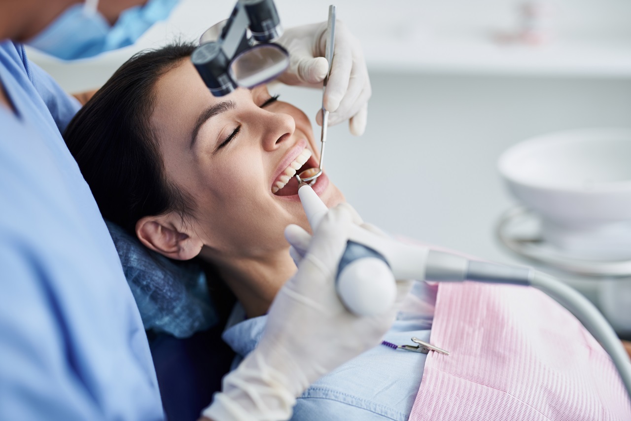 Jak wygląda leczenie kanałowe podczas wizyty u dentysty?